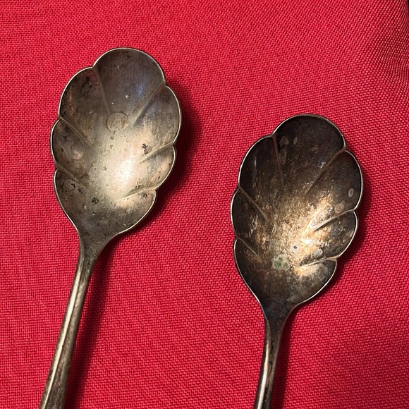 1960’s;spoons;VintageMeriden;Silverplate co.;silver spoons;set of 2 for $75obo - Picture 1 of 12